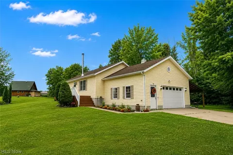 6077 Weaver Rd, Conneaut, OH 44030