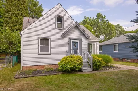 6453 W 130th St, Parma Heights, OH 44130