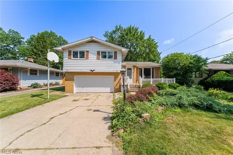 24432 Palm Dr, North Olmsted, OH 44070