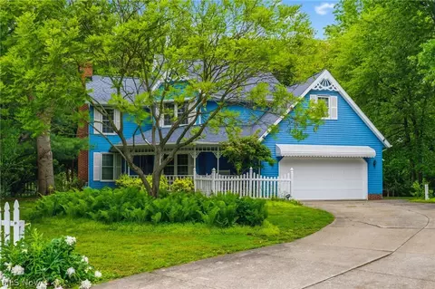 5882 Indian Creek Cir NW, Canton, OH 44718