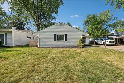 9011 Manorford Dr, Cleveland, OH 44130
