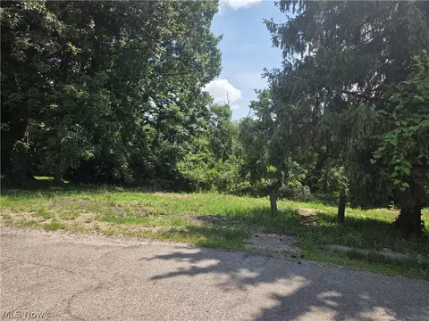601 Orme Ave, Cambridge, OH 43725 photo 3