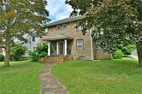 405 Oak Knoll Ave SE, Warren, OH 44483
