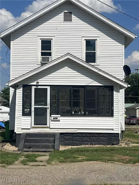 918 9th St SW, Massillon, OH 44647