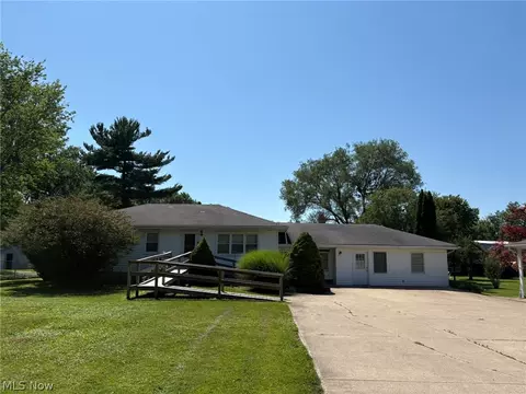 2140 Claus Rd, Vermilion, OH 44089