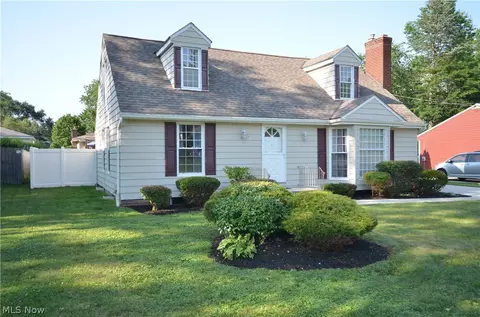 Exterior - 2527 Carson Rd, Fairlawn, OH 44333 photo 3 of 7