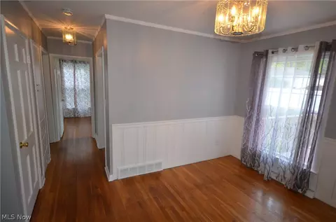 Entry Way - 2527 Carson Rd, Fairlawn, OH 44333 photo 1 of 2