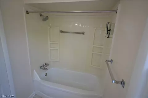 Bath - 2527 Carson Rd, Fairlawn, OH 44333 photo 4 of 4