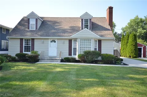 Exterior - 2527 Carson Rd, Fairlawn, OH 44333 photo 2 of 7