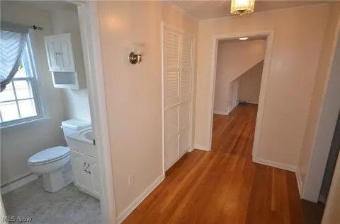Entry Way - 2527 Carson Rd, Fairlawn, OH 44333 photo 2 of 2