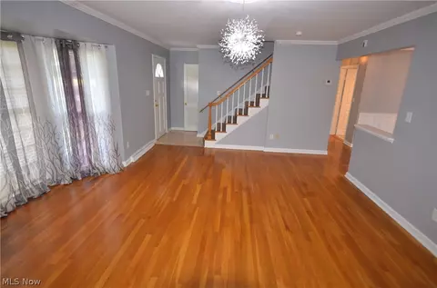 Living - 2527 Carson Rd, Fairlawn, OH 44333 photo 3 of 3