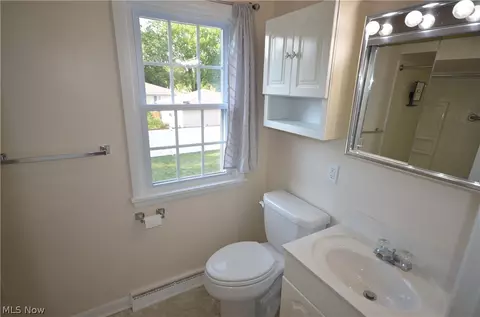 Bath - 2527 Carson Rd, Fairlawn, OH 44333 photo 3 of 4