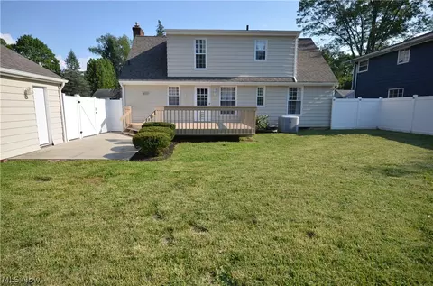 Exterior - 2527 Carson Rd, Fairlawn, OH 44333 photo 5 of 7