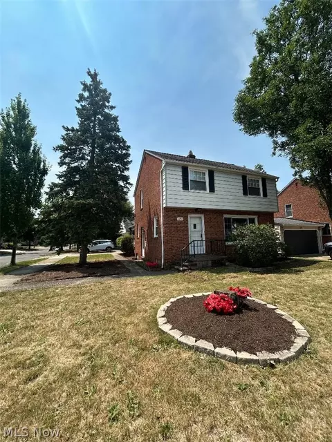 4856 Edsal Dr, Lyndhurst, OH 44124
