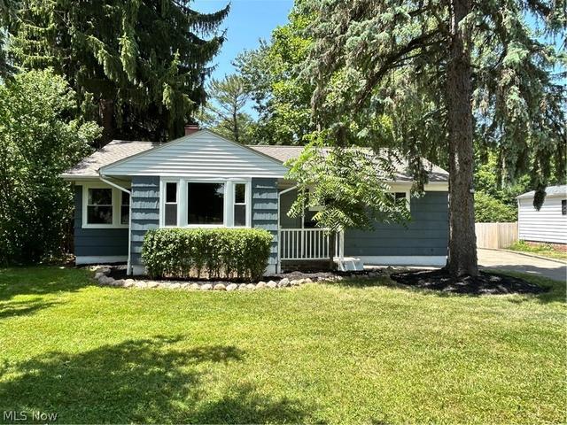 992 Lander Rd, Highland Heights, OH 44143