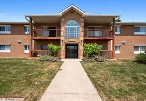 10391 Glenway Dr #202, Twinsburg, OH 44087