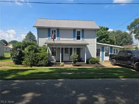 Exterior - 620 Franklin Ave, Conesville, OH 43811 photo 3 of 11
