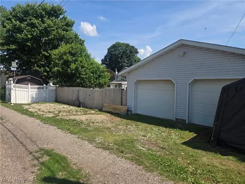 Exterior - 620 Franklin Ave, Conesville, OH 43811 photo 2 of 11