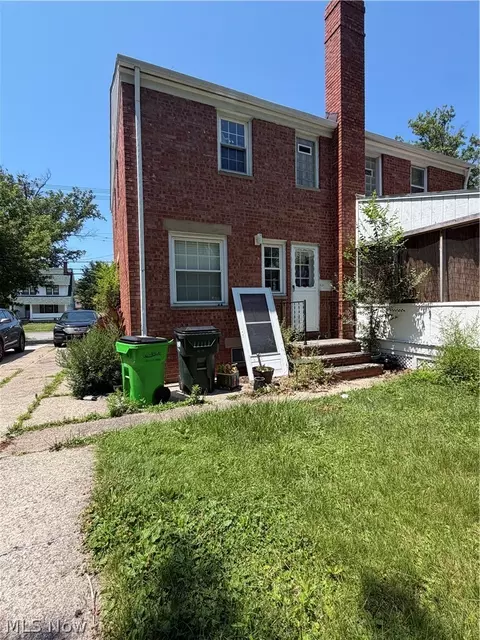 335 E 250th St, Euclid, OH 44132 photo 2