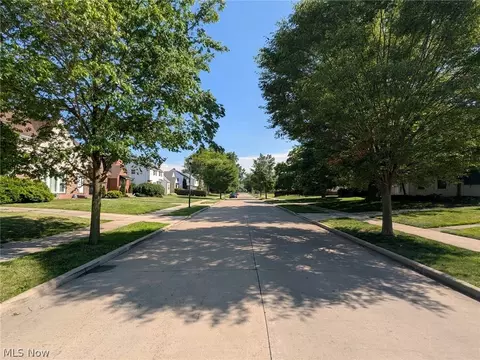 362 E 214th St, Euclid, OH 44123 photo 17