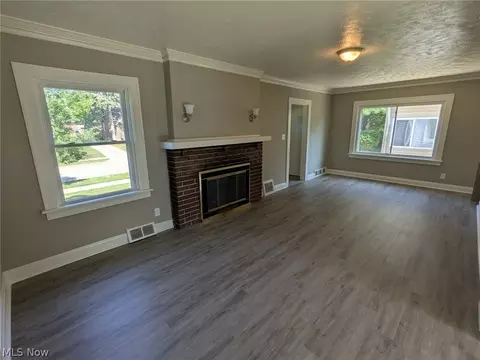 362 E 214th St, Euclid, OH 44123 photo 6