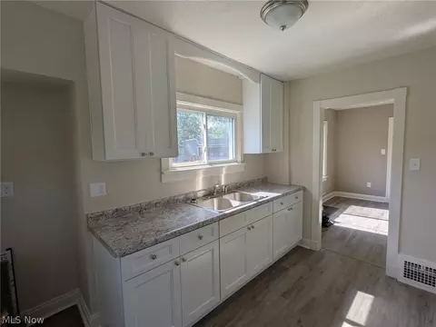 362 E 214th St, Euclid, OH 44123 photo 8