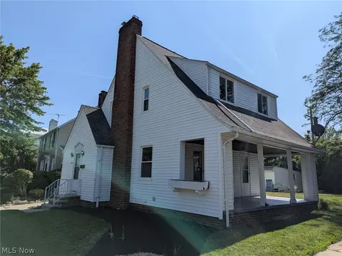 362 E 214th St, Euclid, OH 44123 photo 2