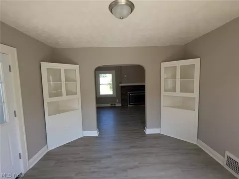 362 E 214th St, Euclid, OH 44123 photo 5