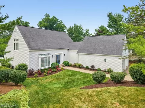 975 Meadowlark Cir, Aurora, OH 44202