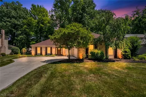 3159 Creekside Dr, Westlake, OH 44145