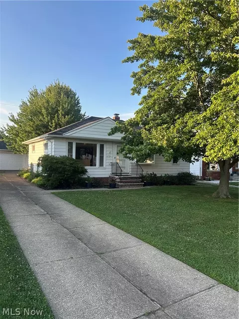 10982 Naomi Dr, Parma, OH 44130