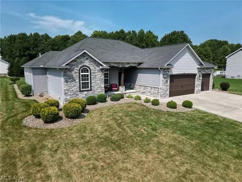 124 Cedars Dr, Poland, OH 44514 photo 2