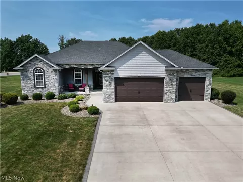 Exterior - 124 Cedars Dr, Poland, OH 44514 photo 4 of 4