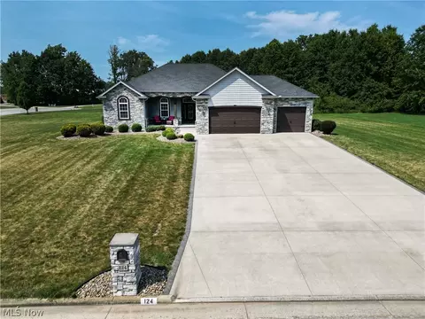 124 Cedars Dr, Poland, OH 44514