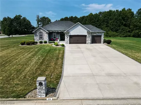 124 Cedars Dr, Poland, OH 44514