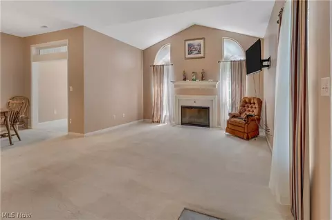 Living - 5645 Clingan Rd #2B, Struthers, OH 44471 photo 1 of 2
