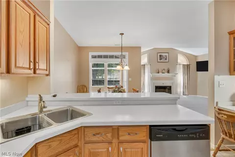 Kitchen - 5645 Clingan Rd #2B, Struthers, OH 44471 photo 4 of 5