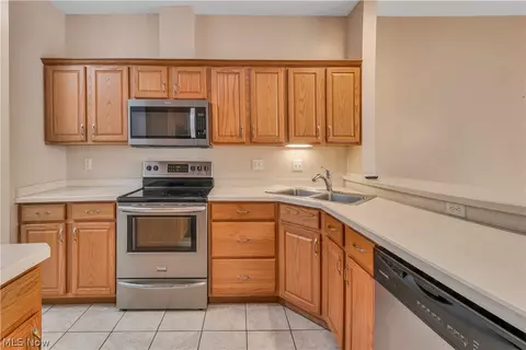 Kitchen - 5645 Clingan Rd #2B, Struthers, OH 44471 photo 2 of 5
