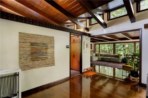 Entry Way - 2661 Perry Dr NW, Canton, OH 44708 photo 3 of 6