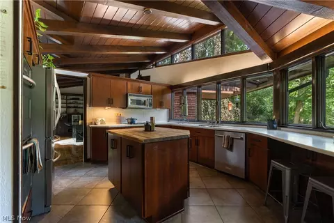 Kitchen - 2661 Perry Dr NW, Canton, OH 44708 photo 1 of 4