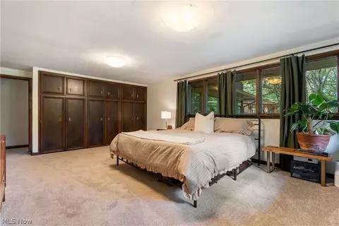 Bedroom - 2661 Perry Dr NW, Canton, OH 44708 photo 4 of 7