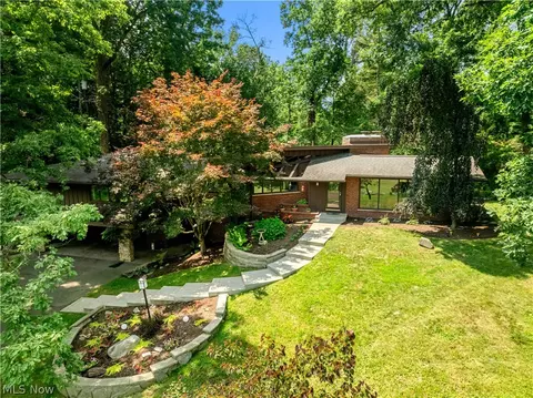 Exterior - 2661 Perry Dr NW, Canton, OH 44708 photo 2 of 11