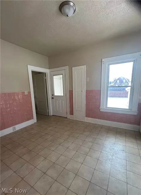 15 Katherine St, Struthers, OH 44471 photo 2