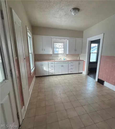15 Katherine St, Struthers, OH 44471 photo 3