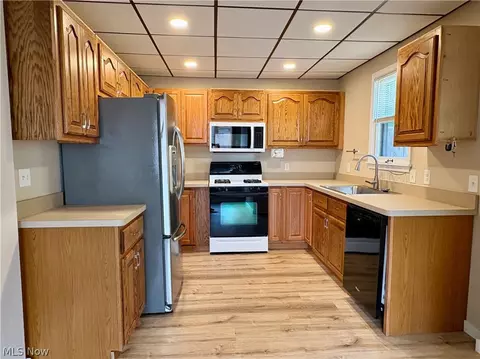 891 E 232nd St, Euclid, OH 44123 photo 4
