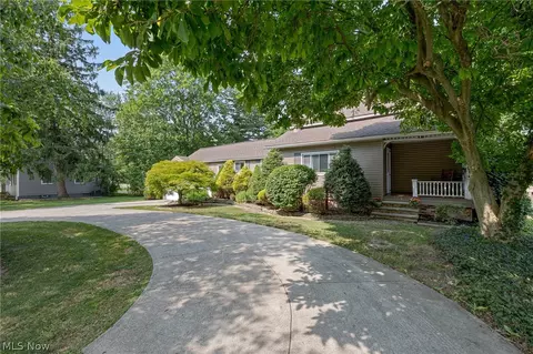6190 Stearns Rd, North Olmsted, OH 44070