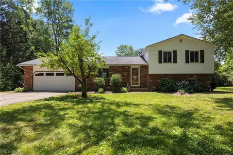 1486 David Dr, Hinckley, OH 44233