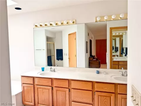 Bath - 3048 Deercrest Path, Stow, OH 44224 photo 1 of 4