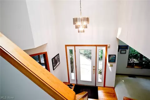 Entry Way - 3048 Deercrest Path, Stow, OH 44224 photo 5 of 6