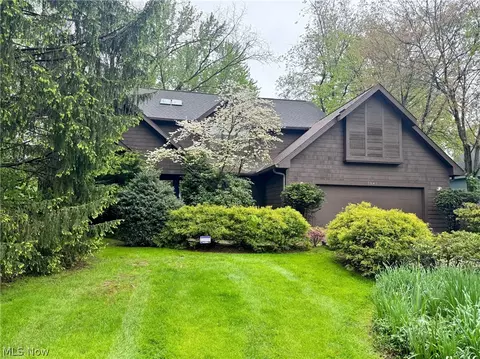 Exterior - 3048 Deercrest Path, Stow, OH 44224 photo 2 of 7